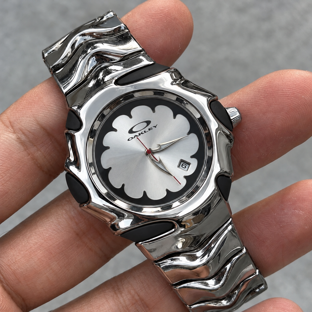 Oakley Blade Watch – Silver Flower Dial, Polished Bracelet