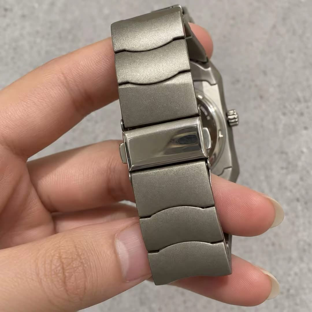 Vintage Oakley Time Bomb Titanium Cannon Red Watch – 10-009