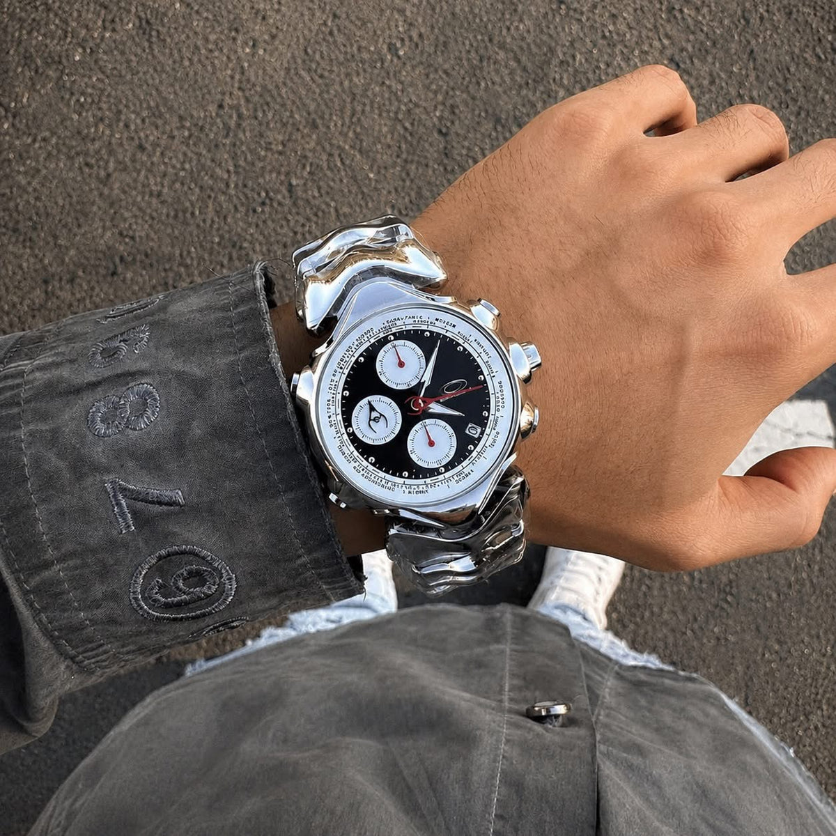 Oakley GMT Style Watch – Black, Blue & White | Y2K