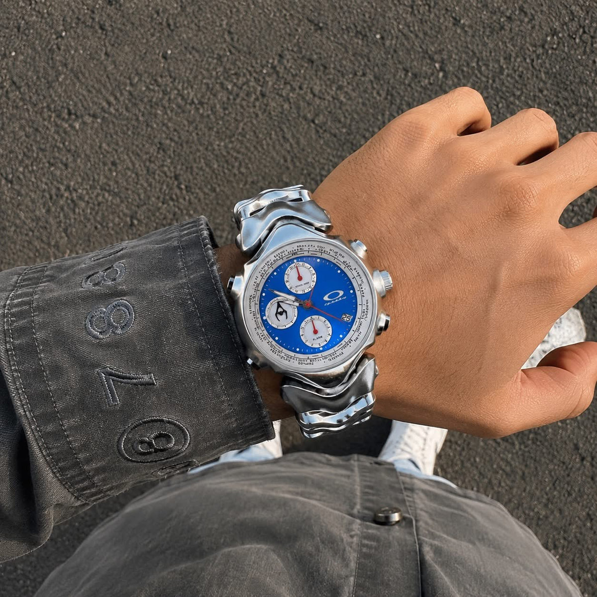 Oakley GMT Style Watch – Black, Blue & White | Y2K