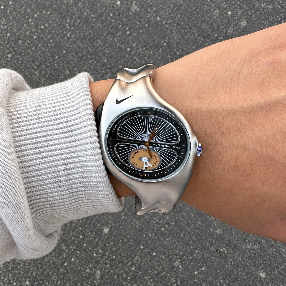 Nike Triax-Style Analog Watch – Silver / Black Dial / Yellow Hands