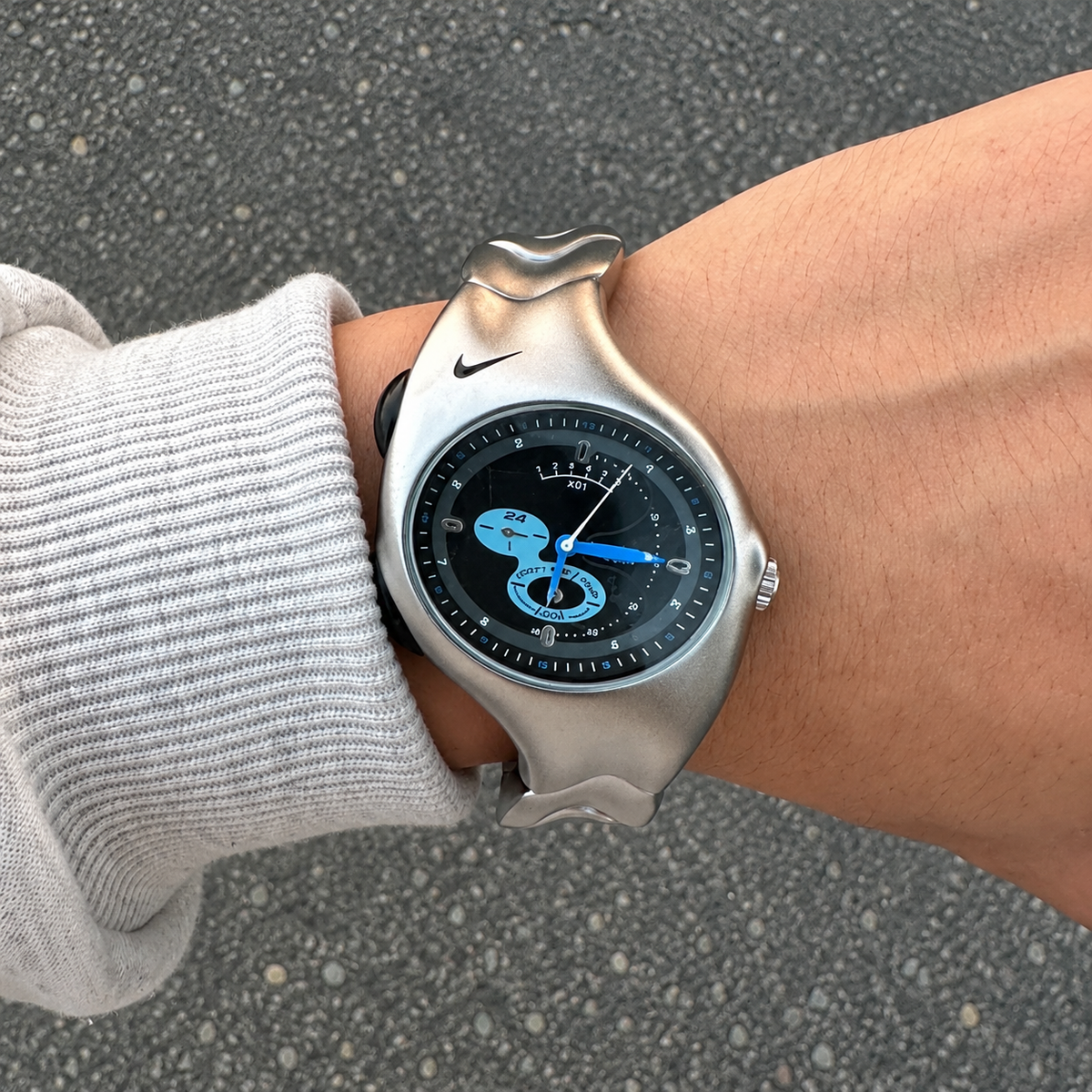 Nike Triax-Style Analog Watch – Satin Silver / Black & Blue Dial