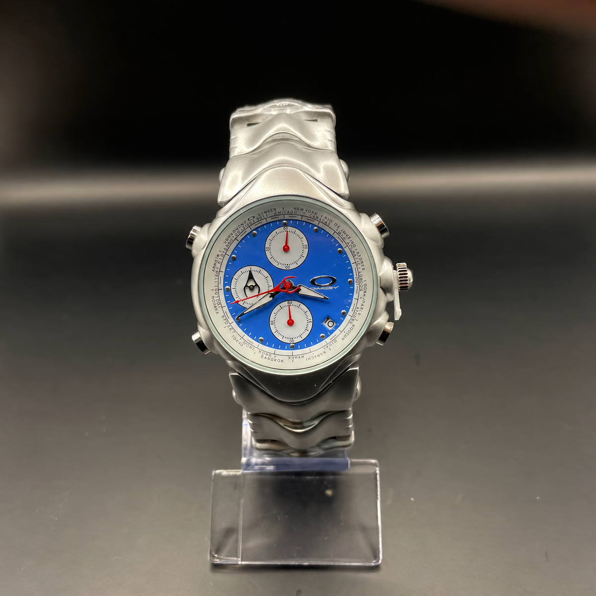 Oakley GMT Watch – Matte Silver | Blue, White & Black Dial