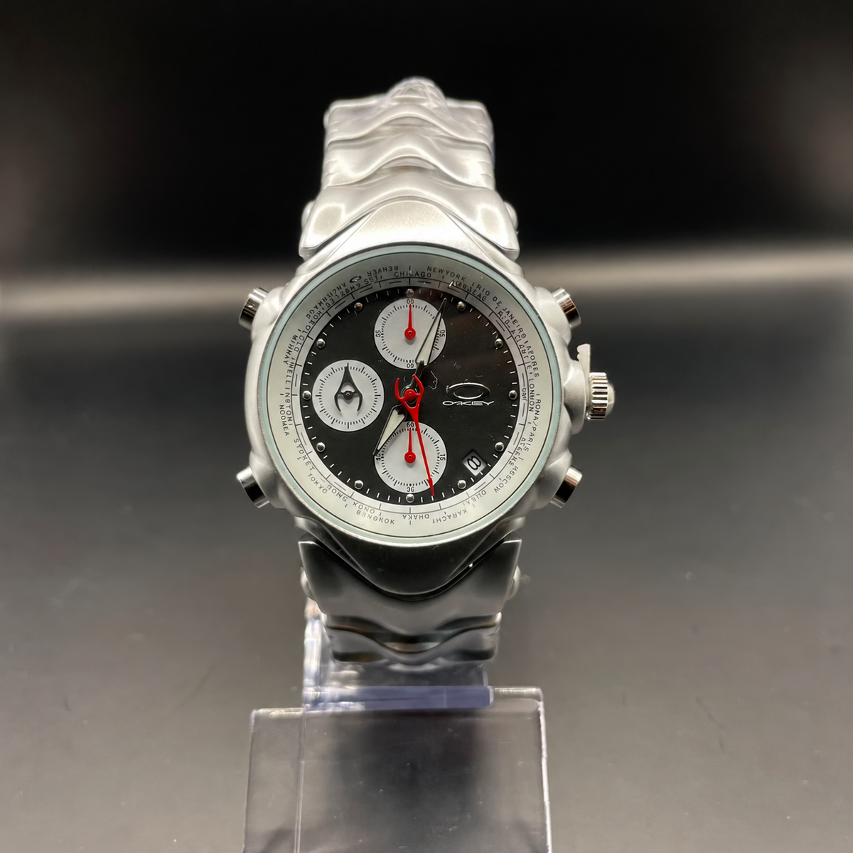 Oakley GMT Watch – Matte Silver | Blue, White & Black Dial